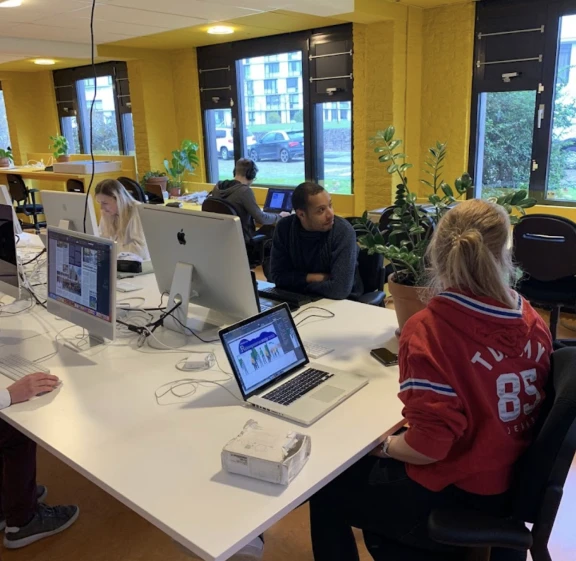 Afbeelding van de werkplek 'álleburen ontwerpbureau'.